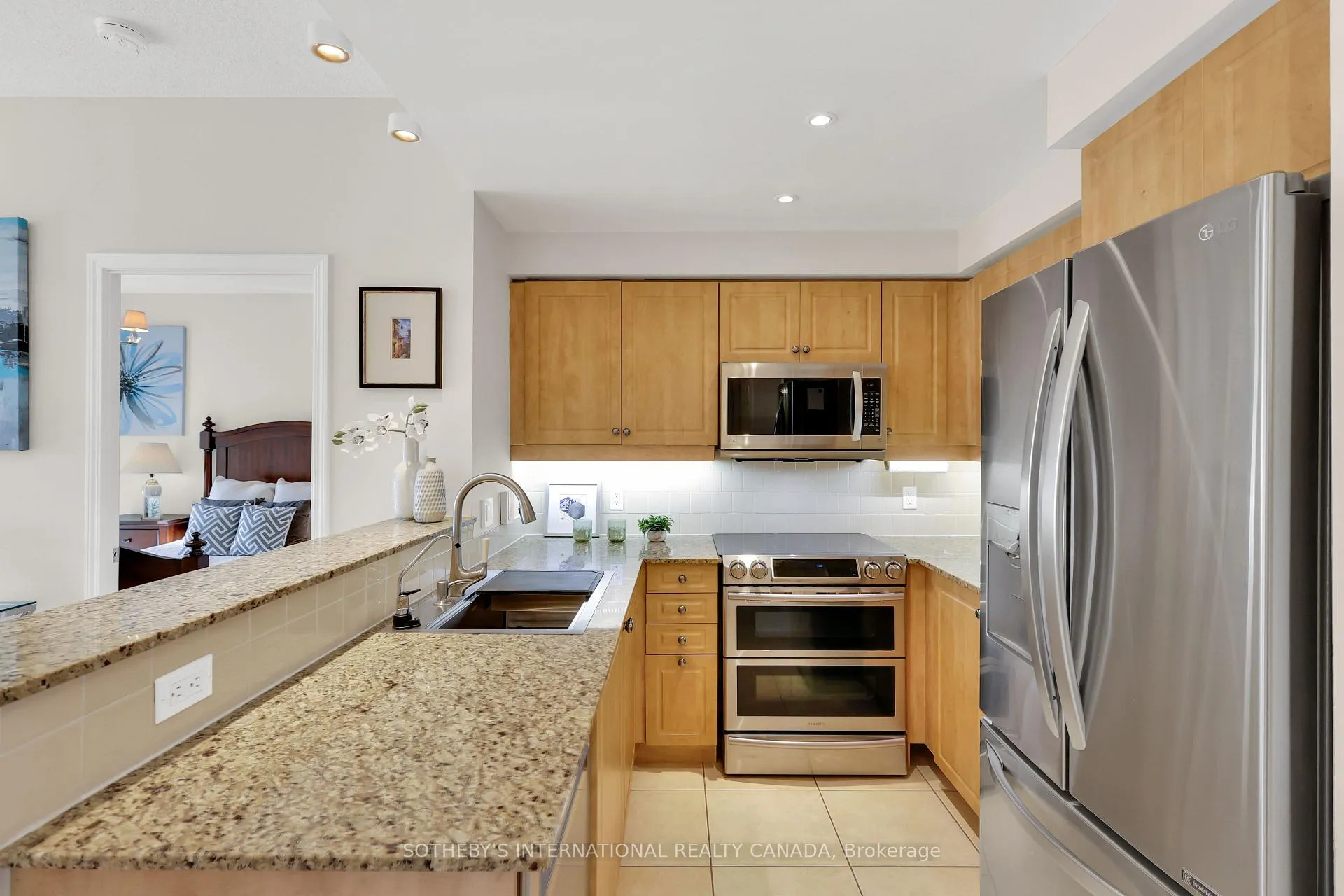 Photo 5 of Unit 415, 451 Rosewell Avenue, Toronto, Lawrence Park South — HOMEH