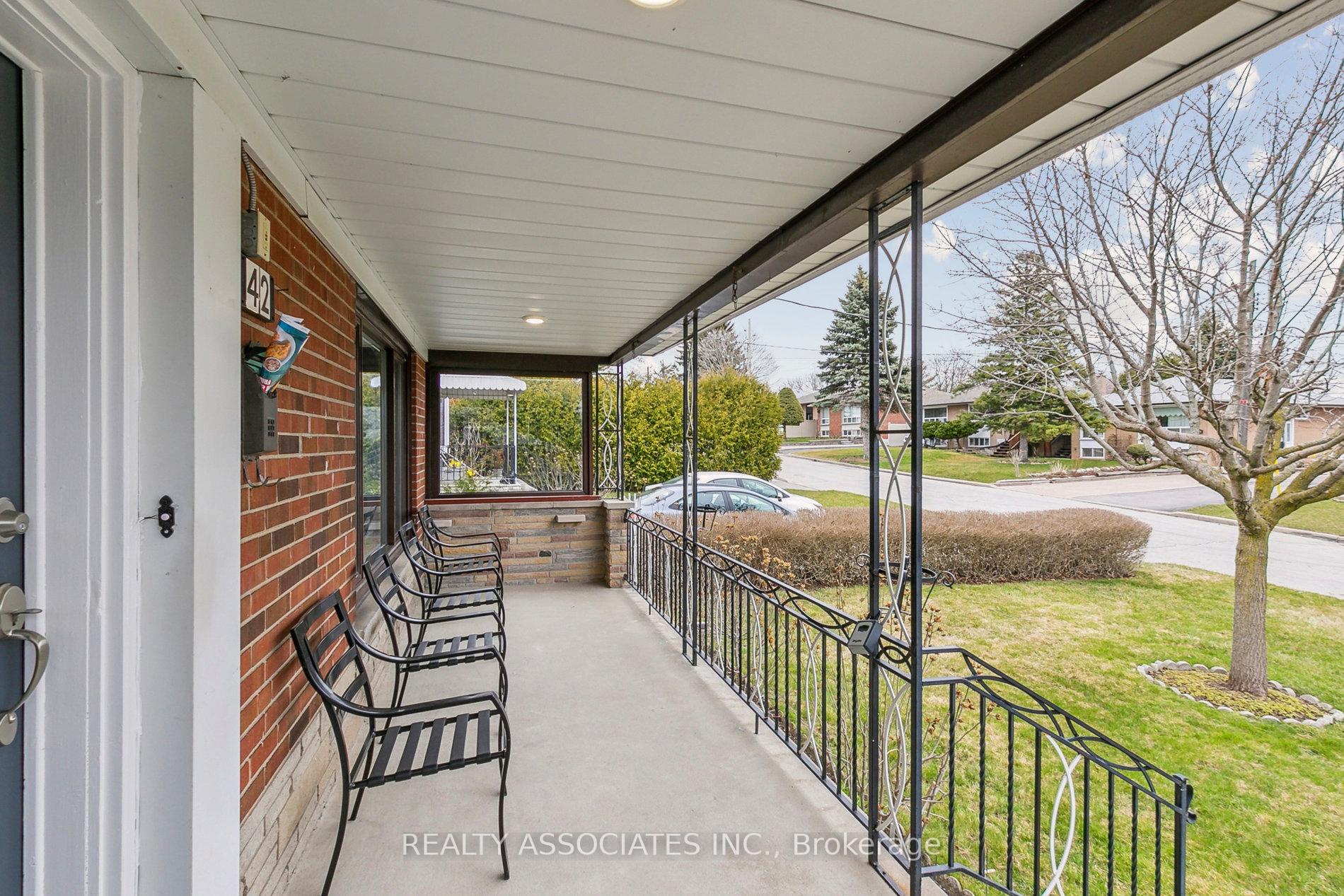 Photo 3 of 42 Fraserton Crescent, Scarborough, Bendale — HOMEH