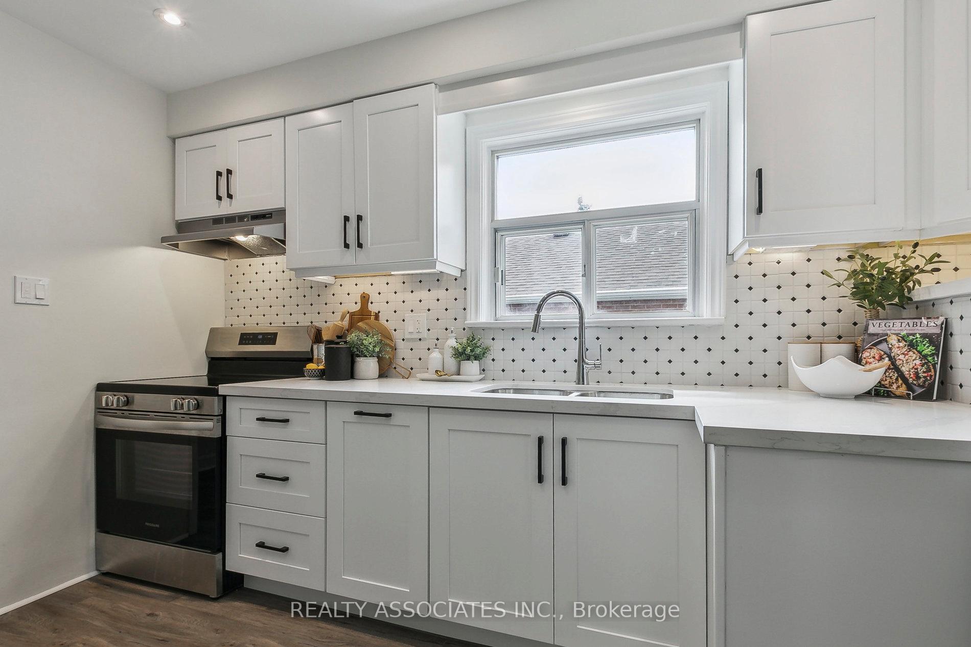 Photo 21 of 42 Fraserton Crescent, Scarborough, Bendale — HOMEH