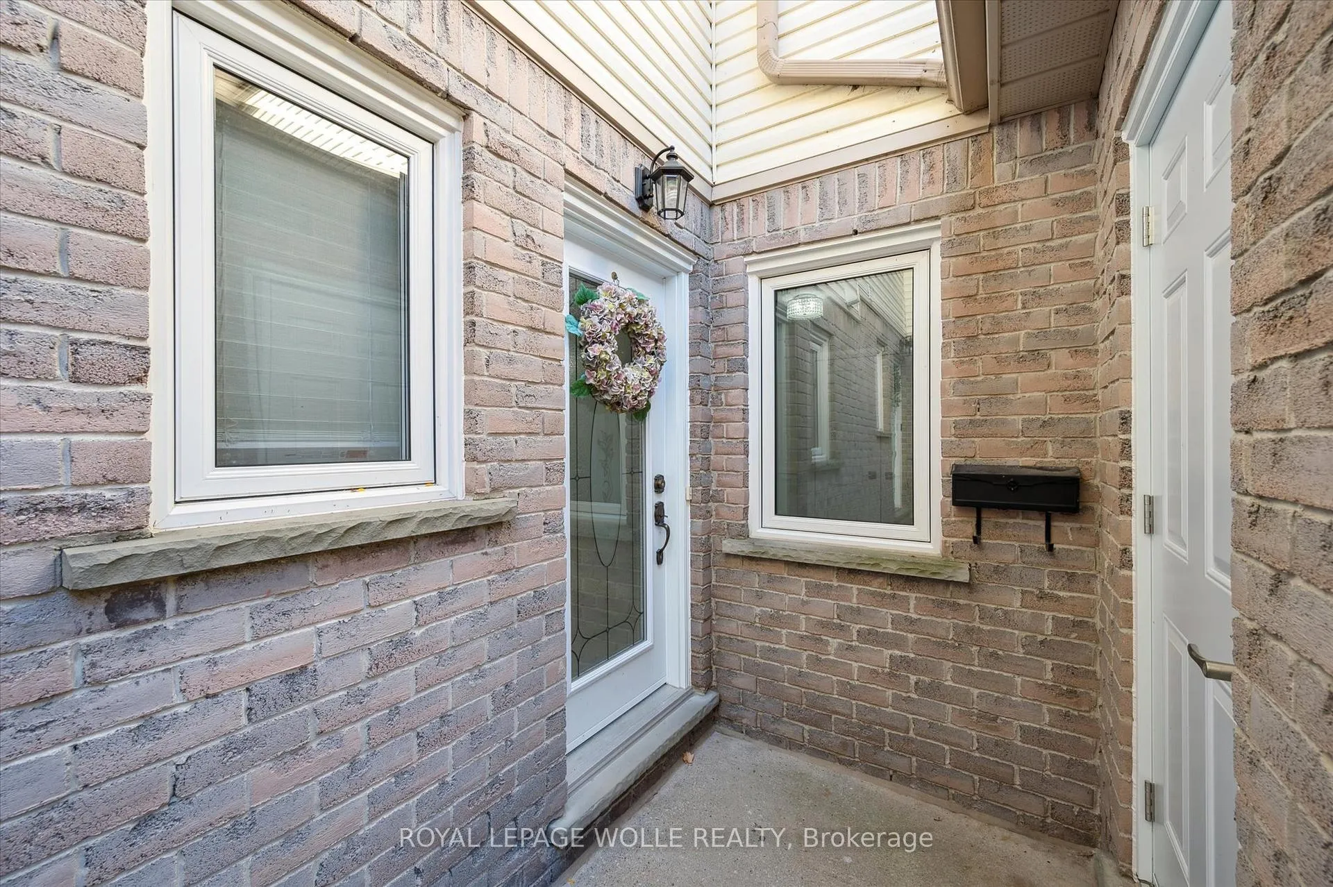 Photo 7 of Unit 37, 365 Bennington Gate, Waterloo — HOMEH