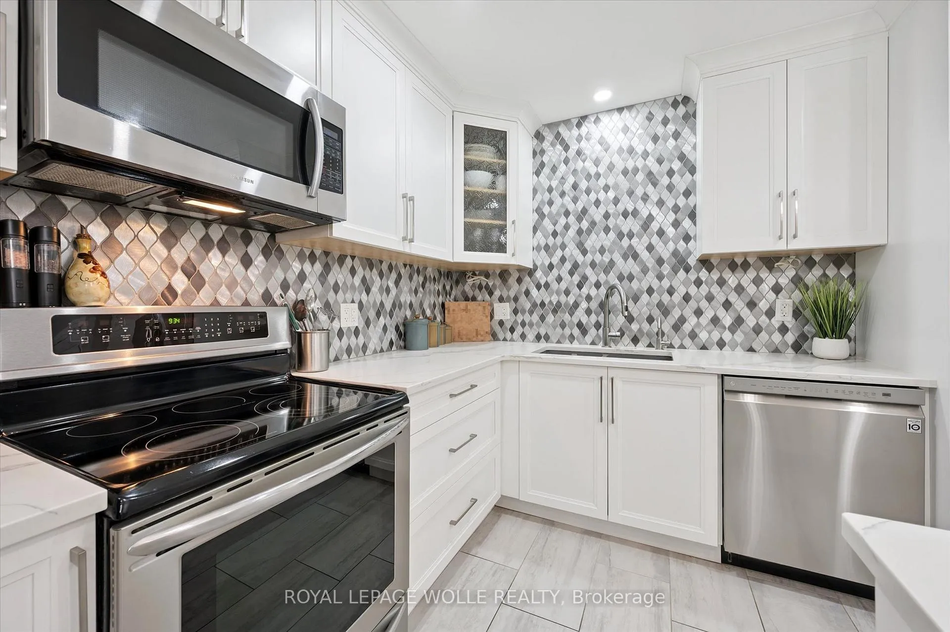 Photo 27 of Unit 37, 365 Bennington Gate, Waterloo — HOMEH