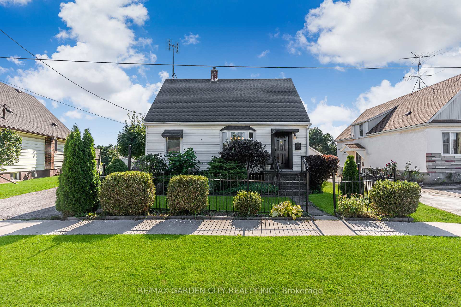 Photo 1 of 9 Foley Crescent, Thorold, Thorold Downtown — HOMEH