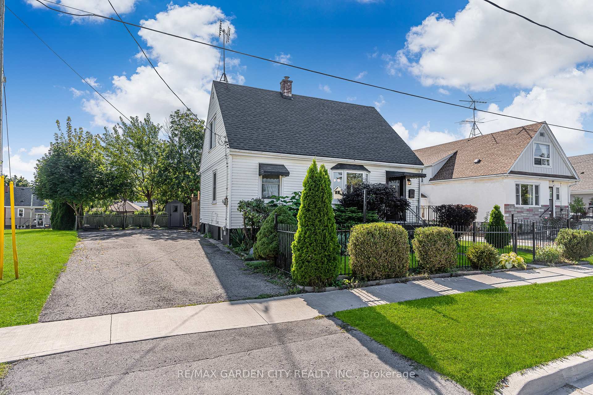 Photo 2 of 9 Foley Crescent, Thorold, Thorold Downtown — HOMEH