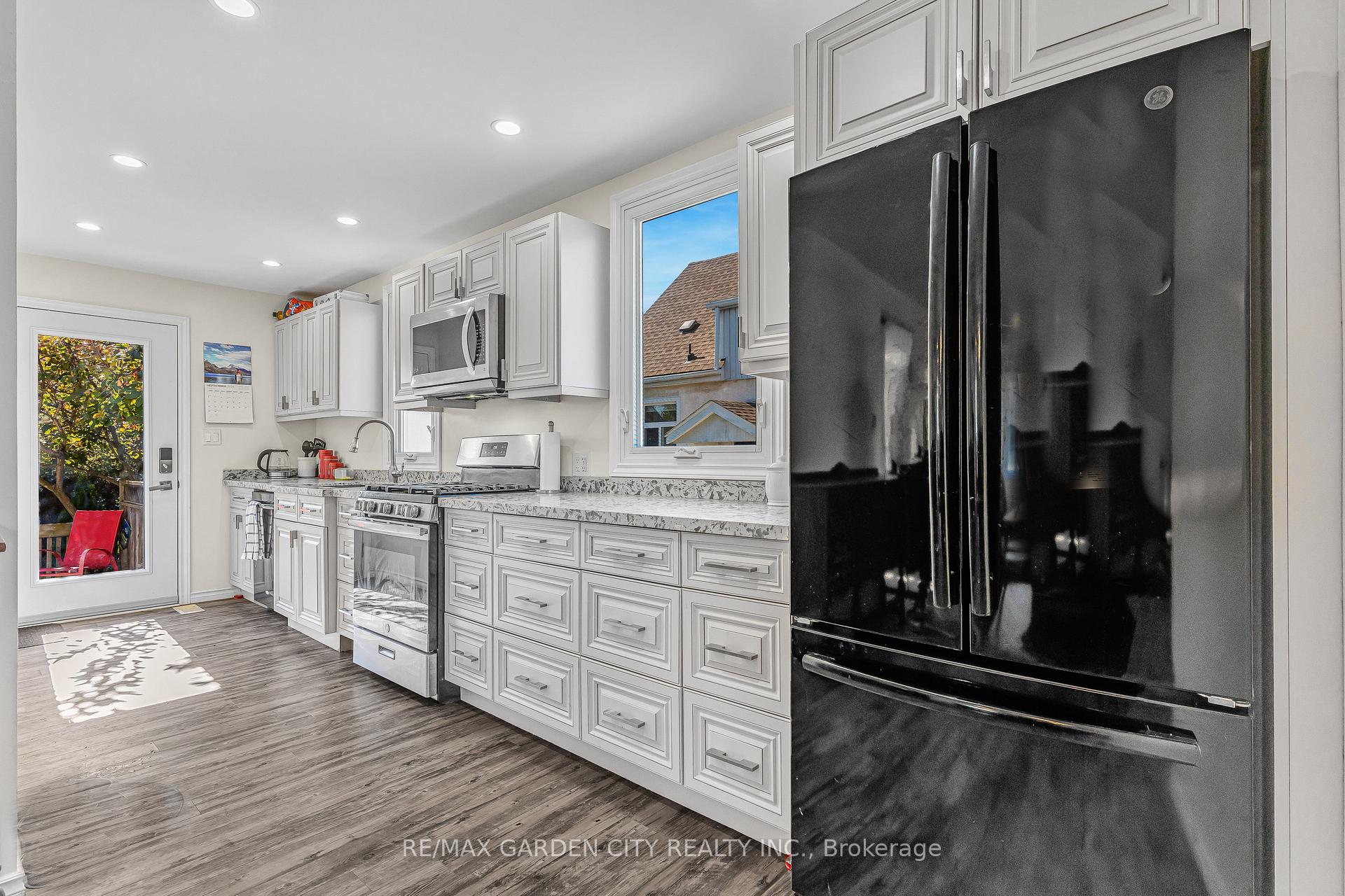 Photo 7 of 9 Foley Crescent, Thorold, Thorold Downtown — HOMEH
