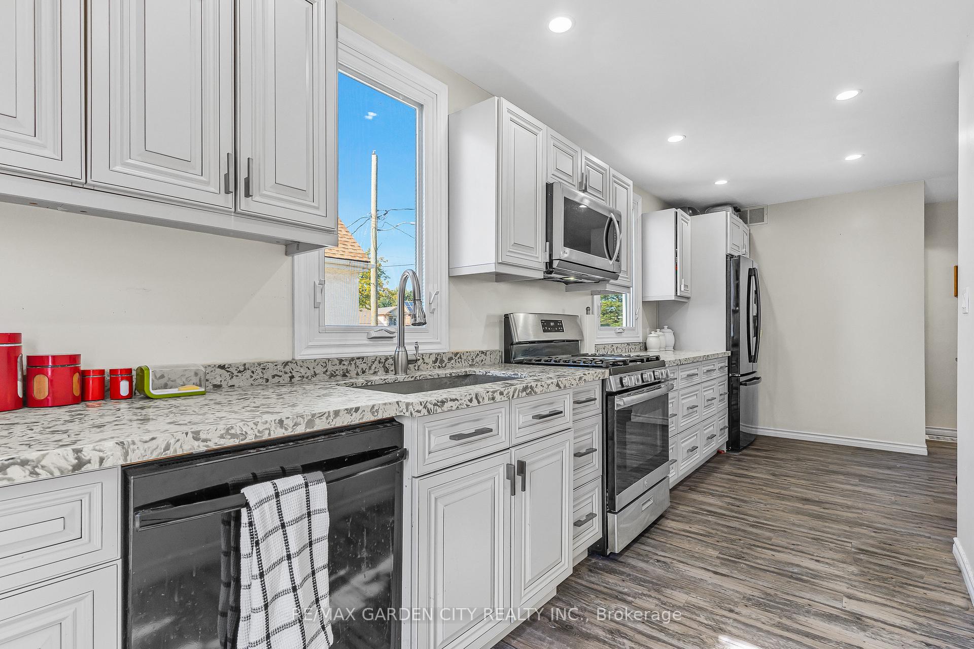 Photo 10 of 9 Foley Crescent, Thorold, Thorold Downtown — HOMEH