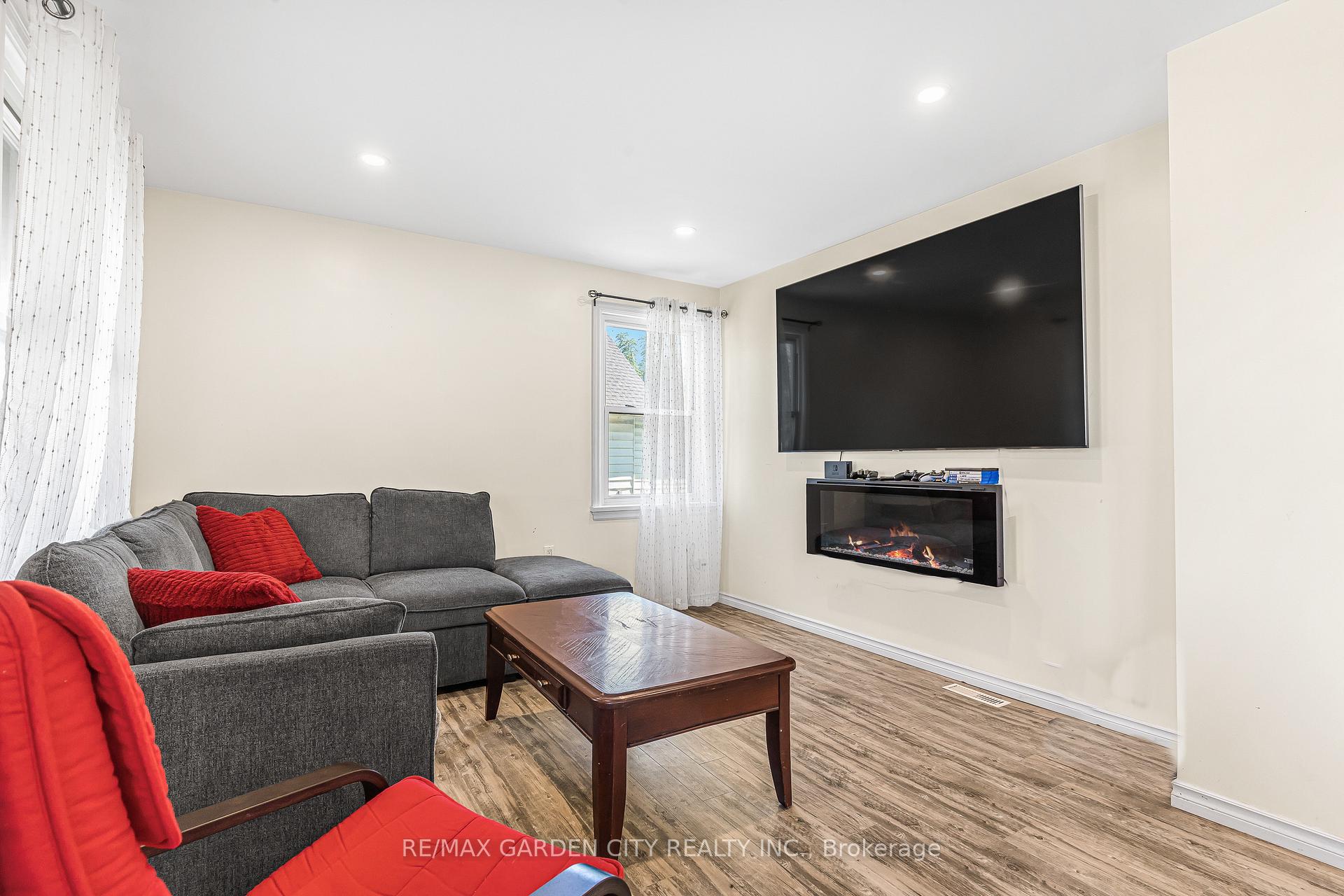 Photo 11 of 9 Foley Crescent, Thorold, Thorold Downtown — HOMEH