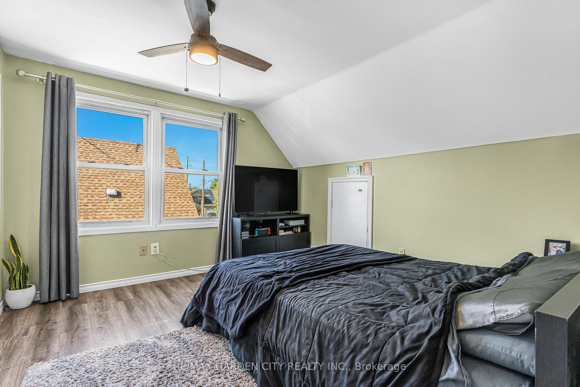 Photo 24 of 9 Foley Crescent, Thorold, Thorold Downtown — HOMEH