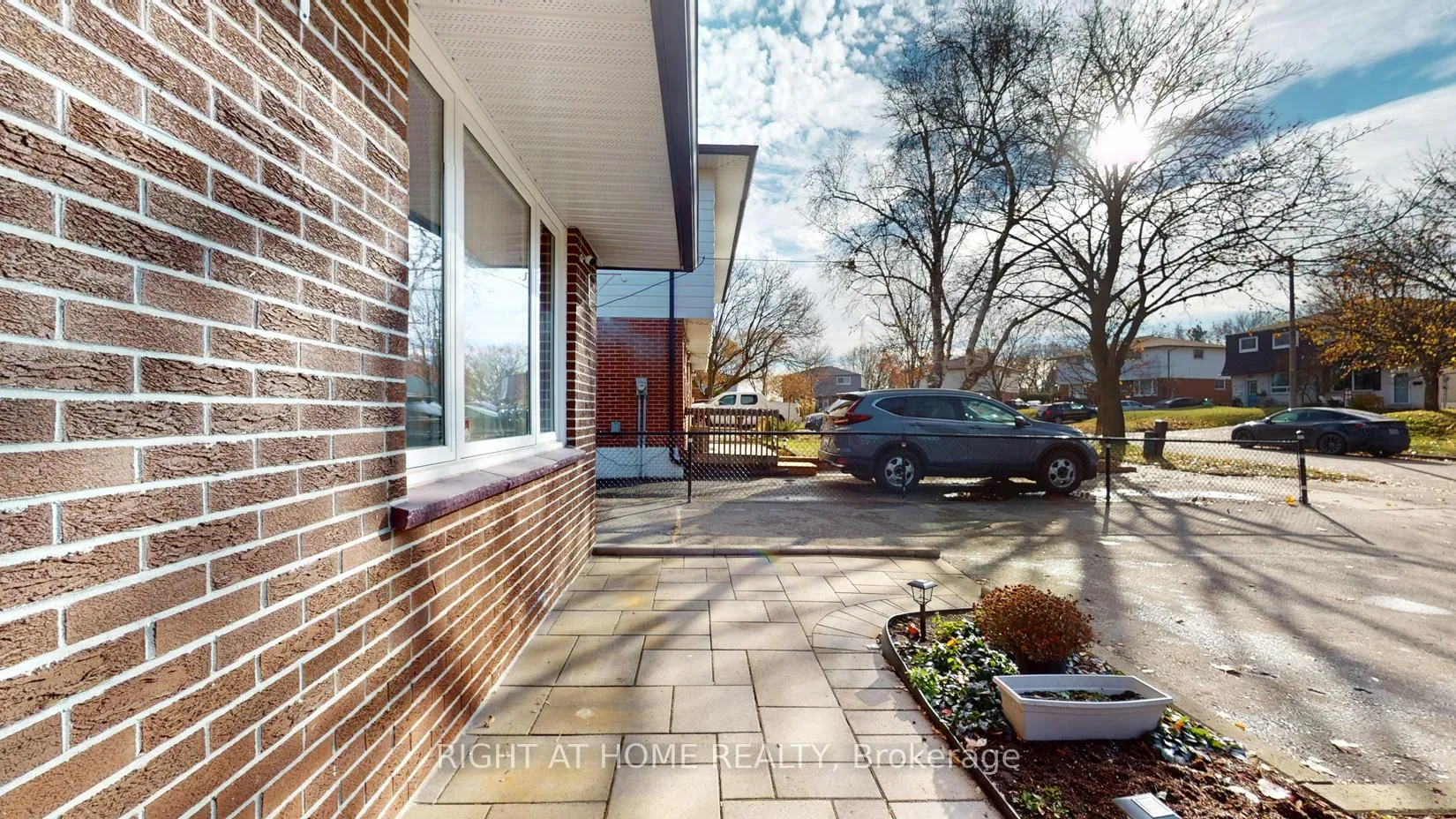Photo 4 of 407 Maplewood Drive, Oshawa, O'Neill — HOMEH