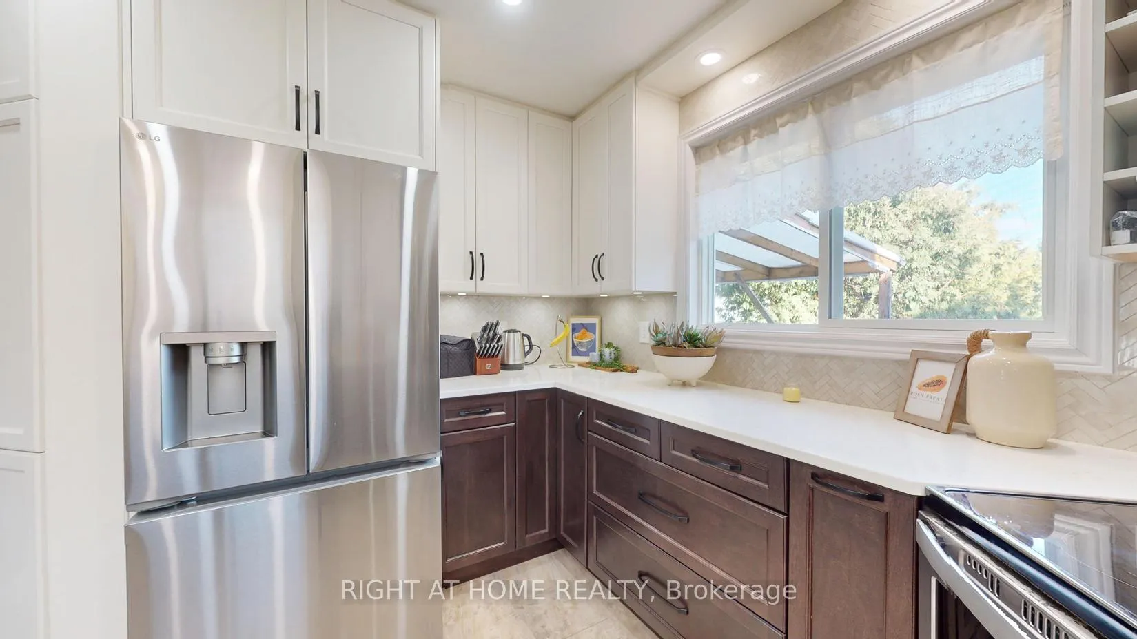 Photo 15 of 407 Maplewood Drive, Oshawa, O'Neill — HOMEH