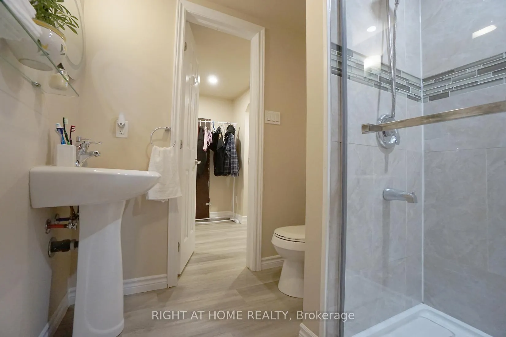 Photo 31 of 407 Maplewood Drive, Oshawa, O'Neill — HOMEH