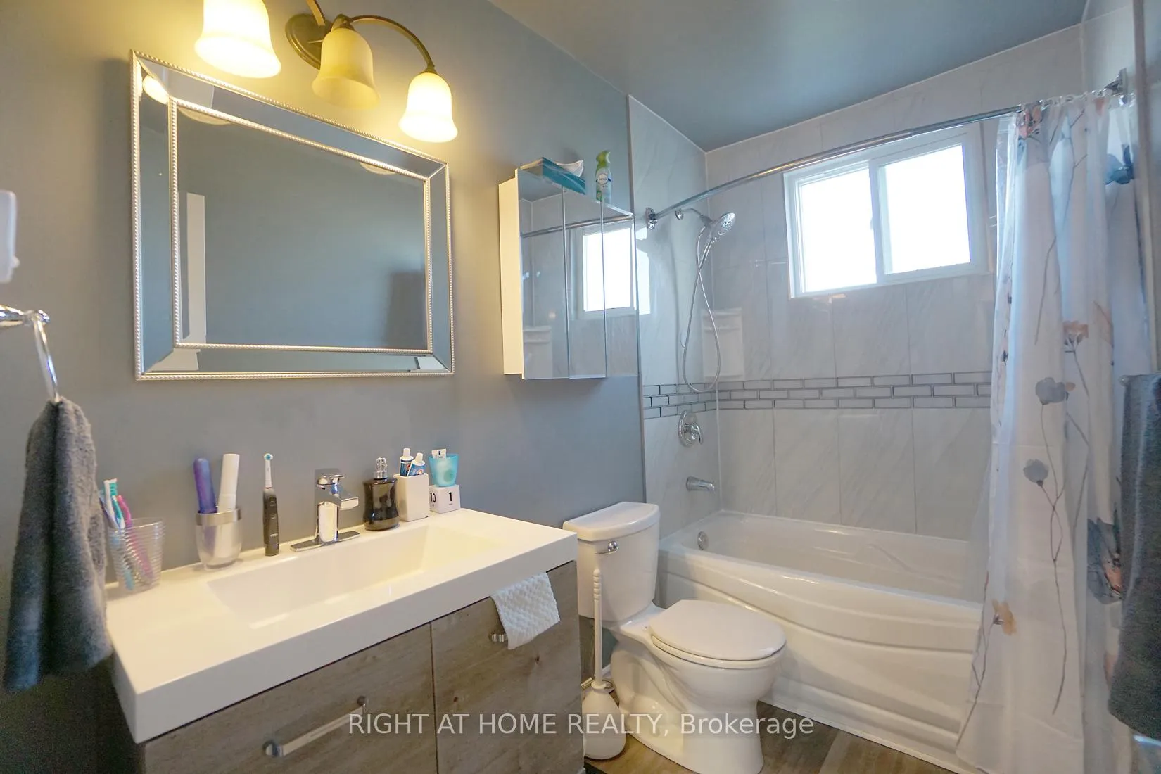Photo 33 of 407 Maplewood Drive, Oshawa, O'Neill — HOMEH