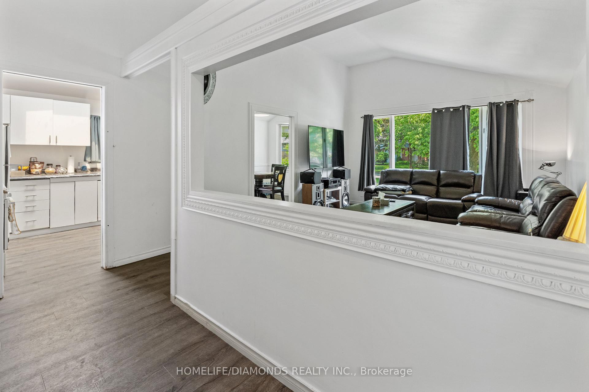 Photo 11 of 12 Munson Crescent, Scarborough, Bendale — HOMEH