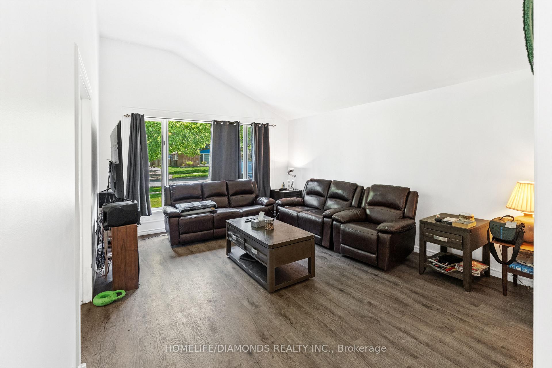 Photo 14 of 12 Munson Crescent, Scarborough, Bendale — HOMEH