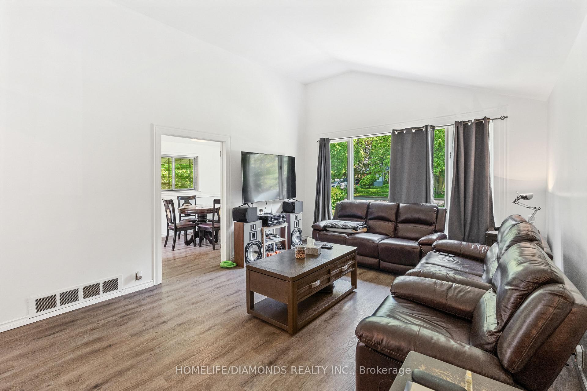 Photo 15 of 12 Munson Crescent, Scarborough, Bendale — HOMEH