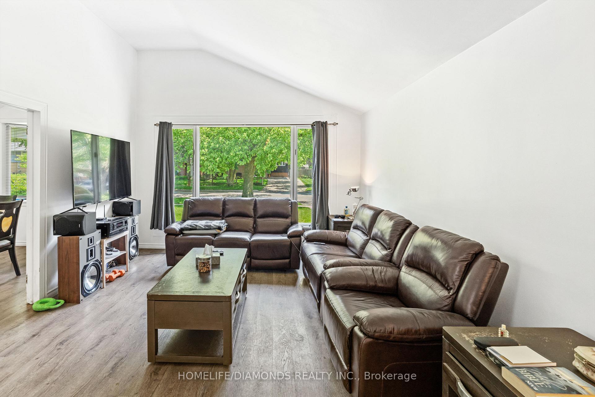 Photo 16 of 12 Munson Crescent, Scarborough, Bendale — HOMEH