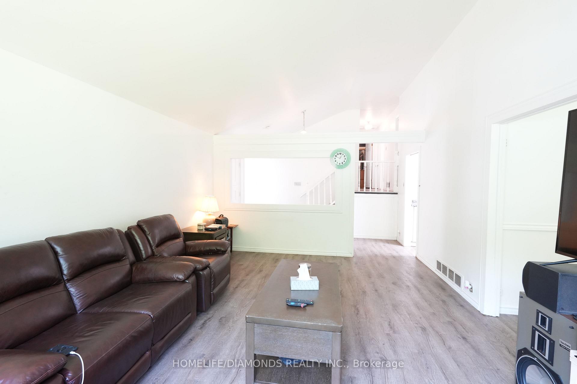 Photo 17 of 12 Munson Crescent, Scarborough, Bendale — HOMEH