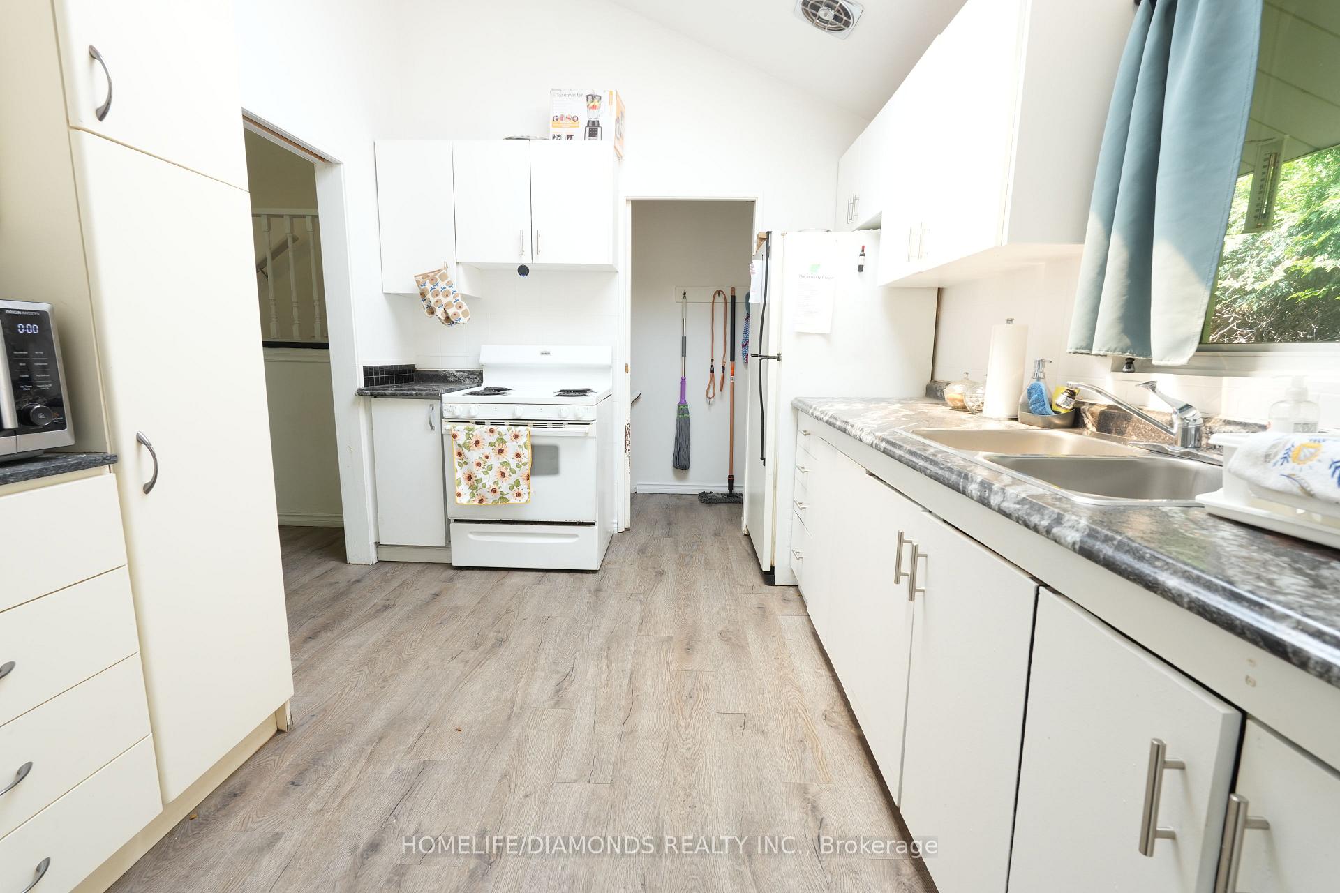 Photo 21 of 12 Munson Crescent, Scarborough, Bendale — HOMEH