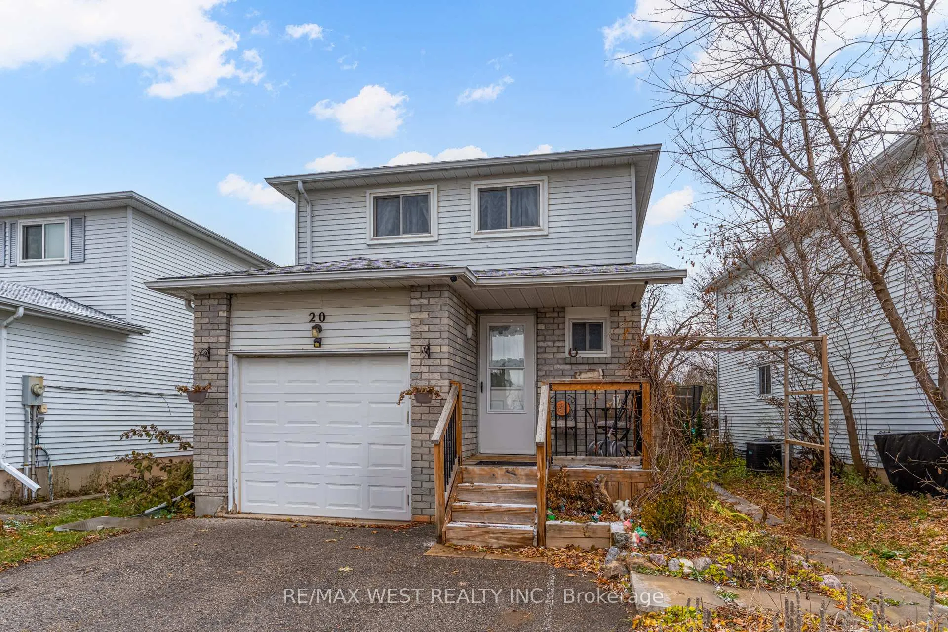 Photo 2 of 20 Corbett Drive, Barrie, Grove East — HOMEH