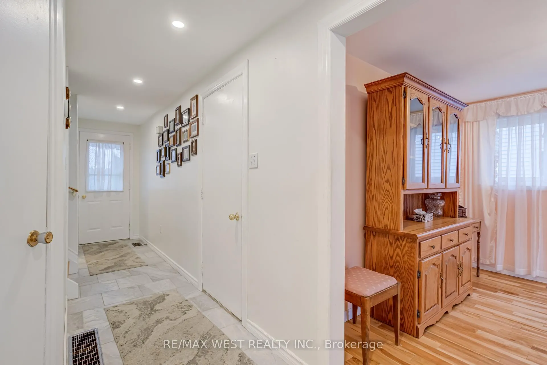 Photo 3 of 20 Corbett Drive, Barrie, Grove East — HOMEH