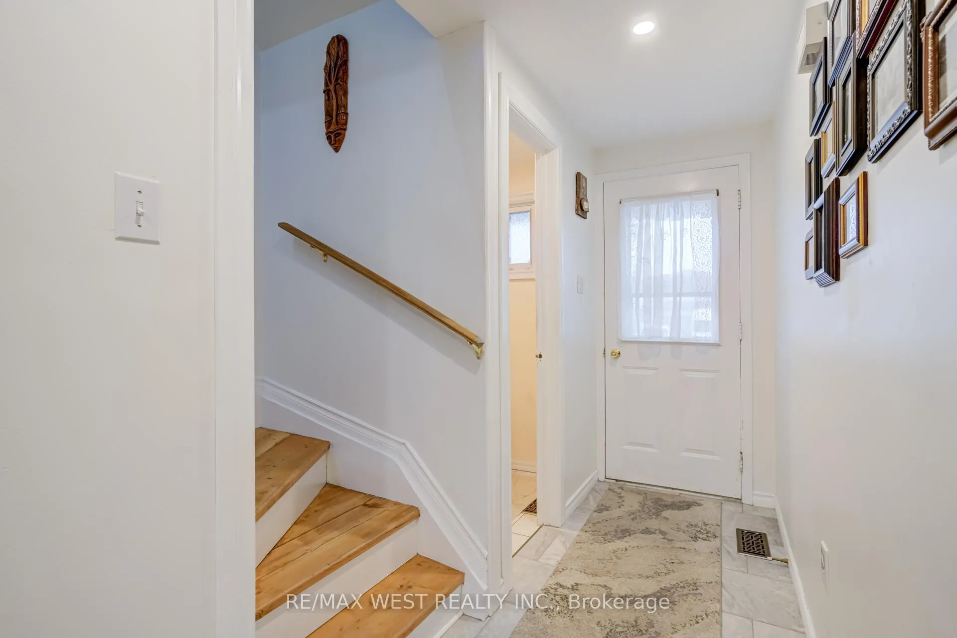 Photo 5 of 20 Corbett Drive, Barrie, Grove East — HOMEH