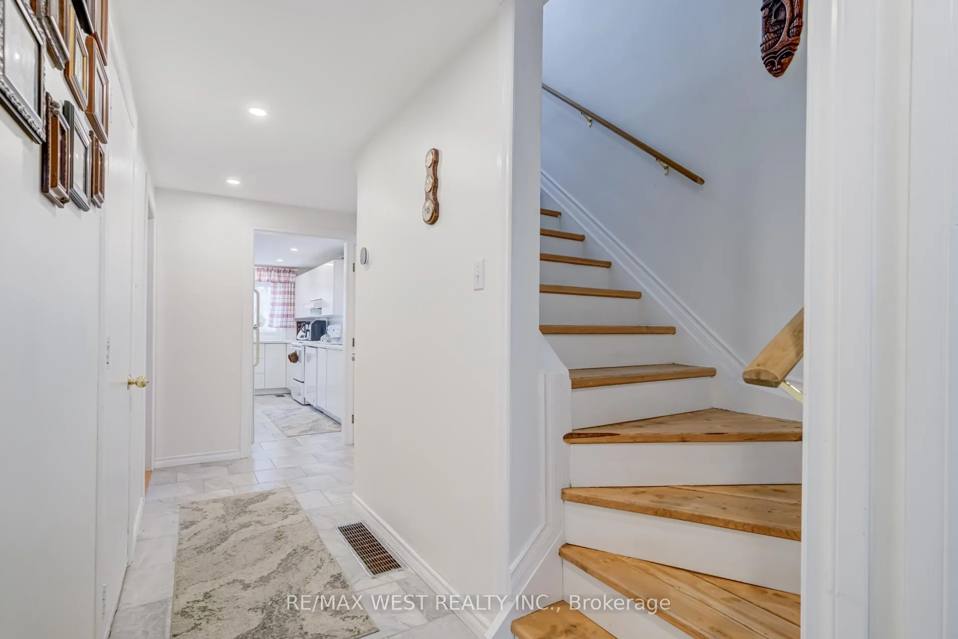 Photo 6 of 20 Corbett Drive, Barrie, Grove East — HOMEH