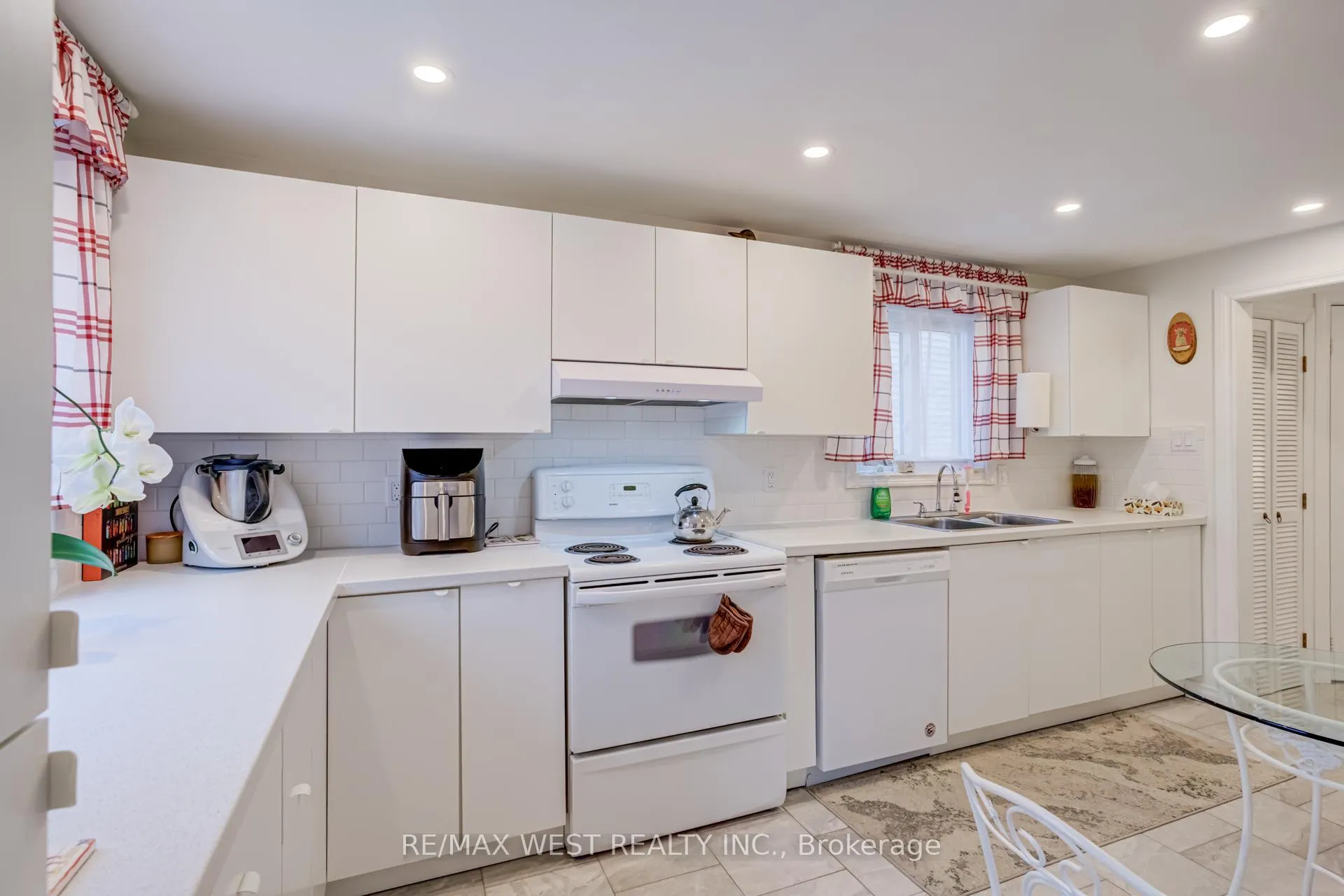 Photo 14 of 20 Corbett Drive, Barrie, Grove East — HOMEH