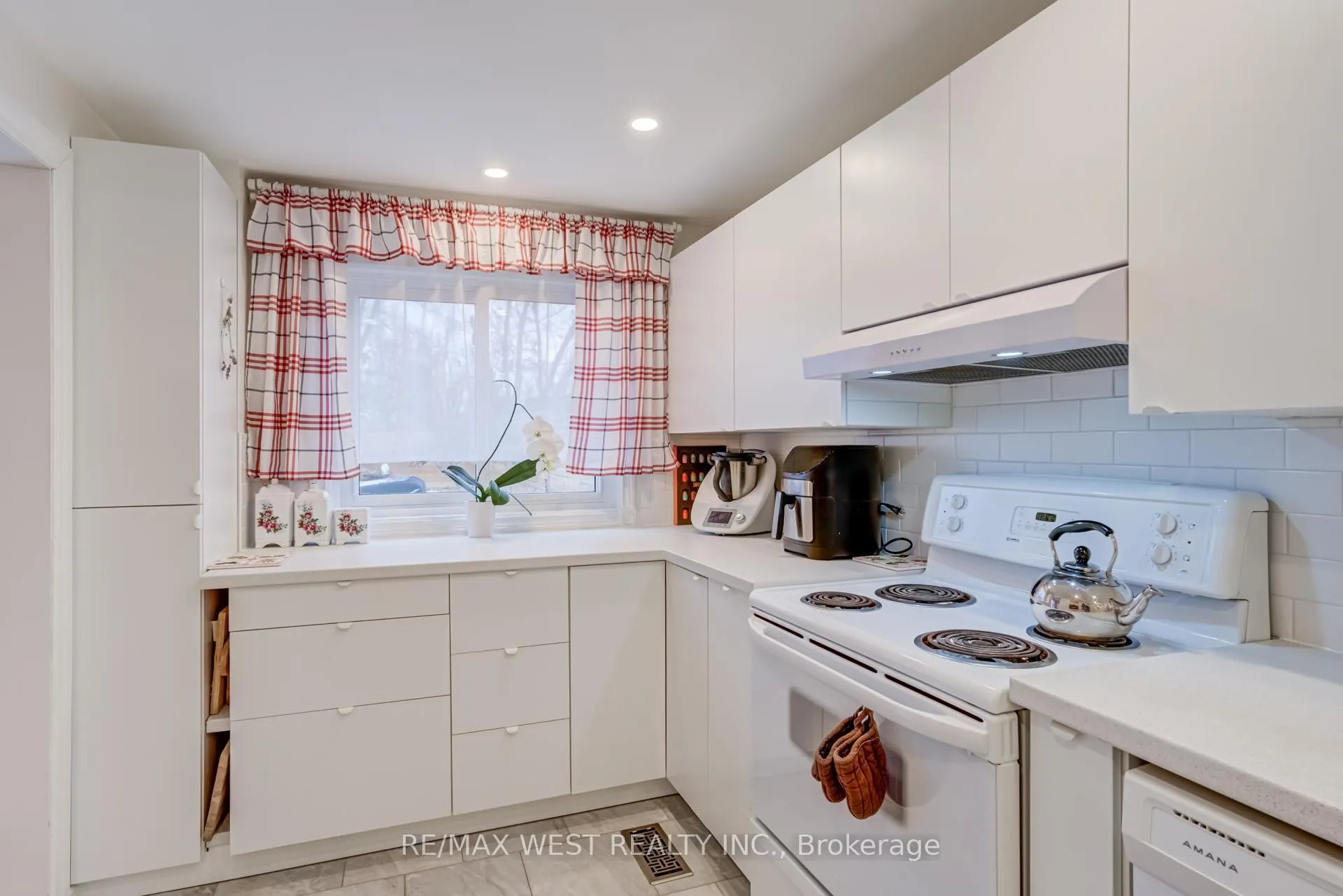 Photo 16 of 20 Corbett Drive, Barrie, Grove East — HOMEH