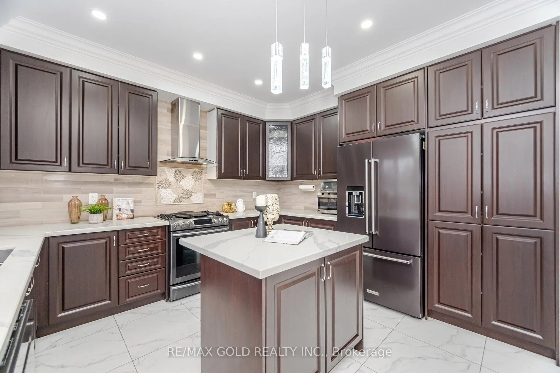 Photo 11 of 1 Hertonia Street, Brampton, Toronto Gore Rural Estate — HOMEH