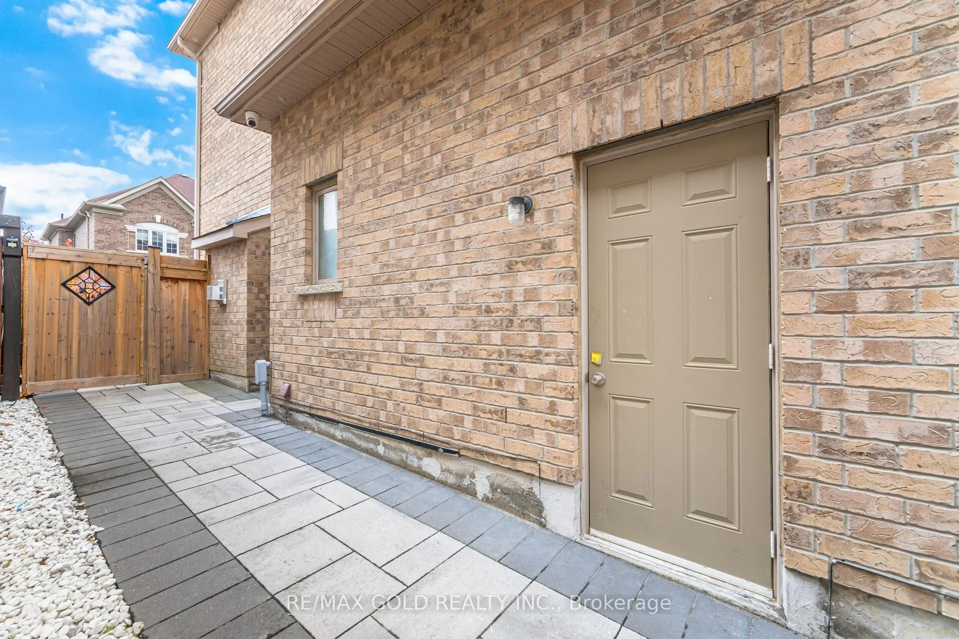 Photo 15 of 1 Hertonia Street, Brampton, Toronto Gore Rural Estate — HOMEH
