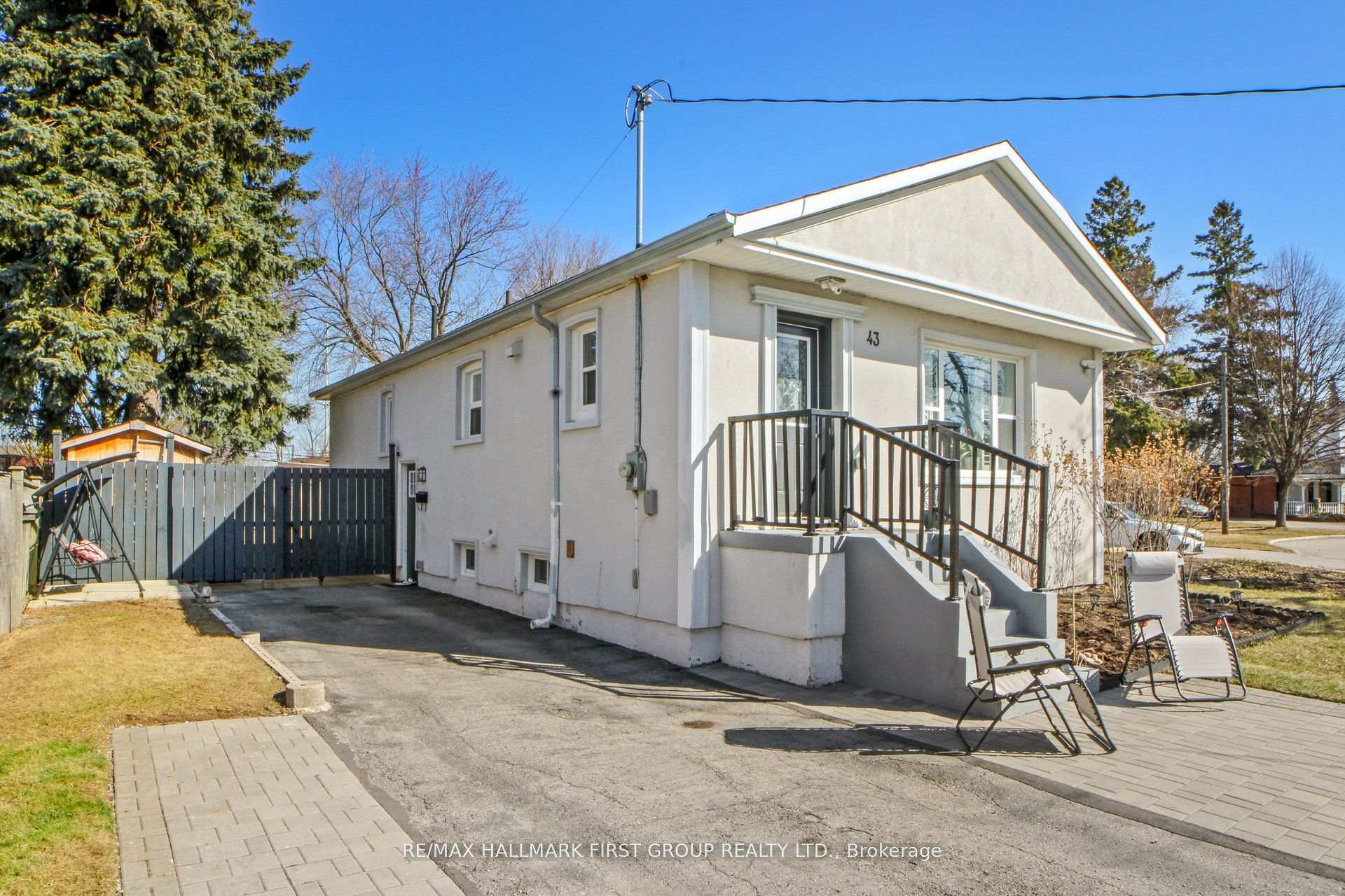 Photo 2 of 43 Benlight Crescent, Scarborough, Woburn — HOMEH