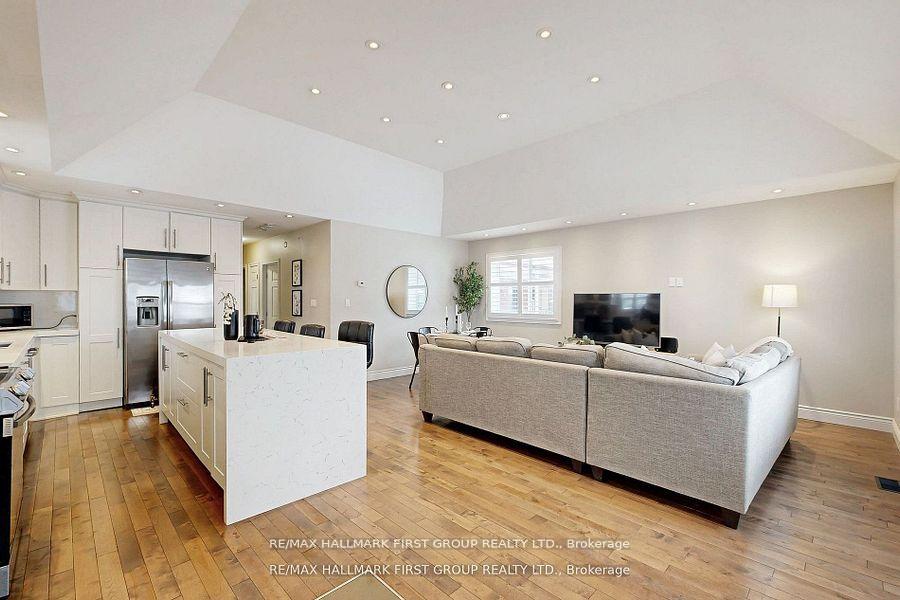 Photo 4 of 43 Benlight Crescent, Scarborough, Woburn — HOMEH