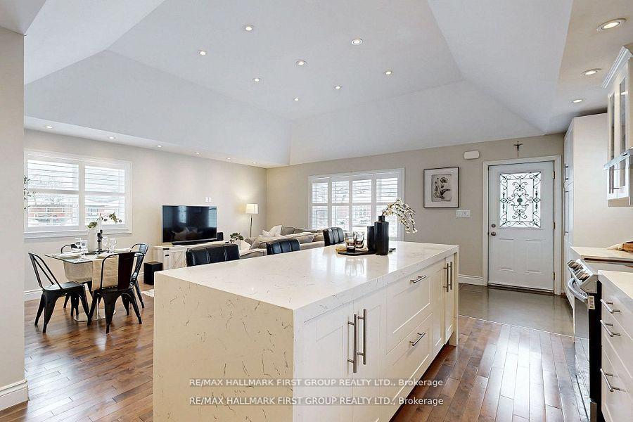 Photo 8 of 43 Benlight Crescent, Scarborough, Woburn — HOMEH