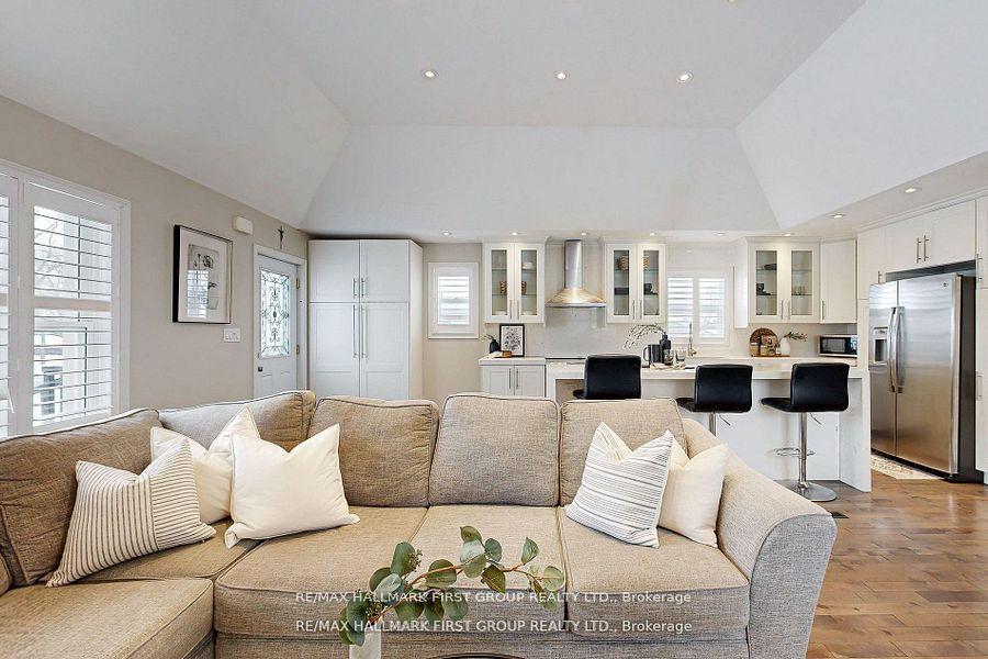 Photo 12 of 43 Benlight Crescent, Scarborough, Woburn — HOMEH