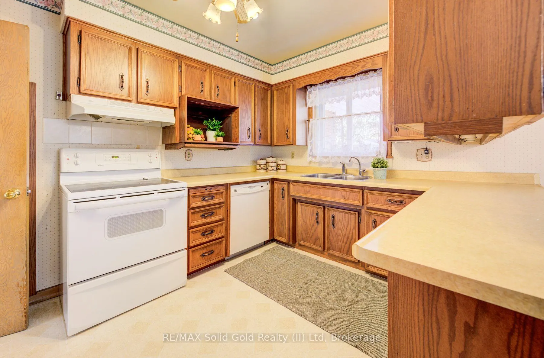Photo 13 of 91 Massey Avenue, Kitchener — HOMEH