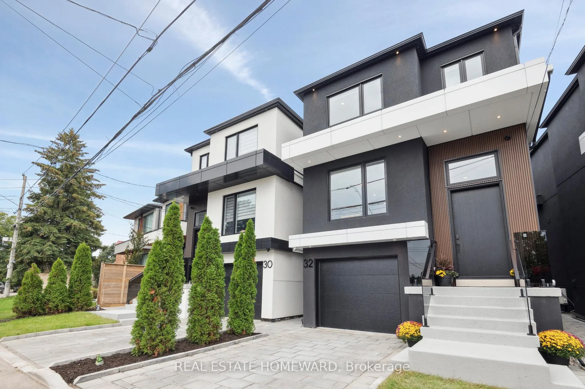Photo 2 of 32 Westlake Crescent, Toronto, Woodbine-Lumsden — HOMEH