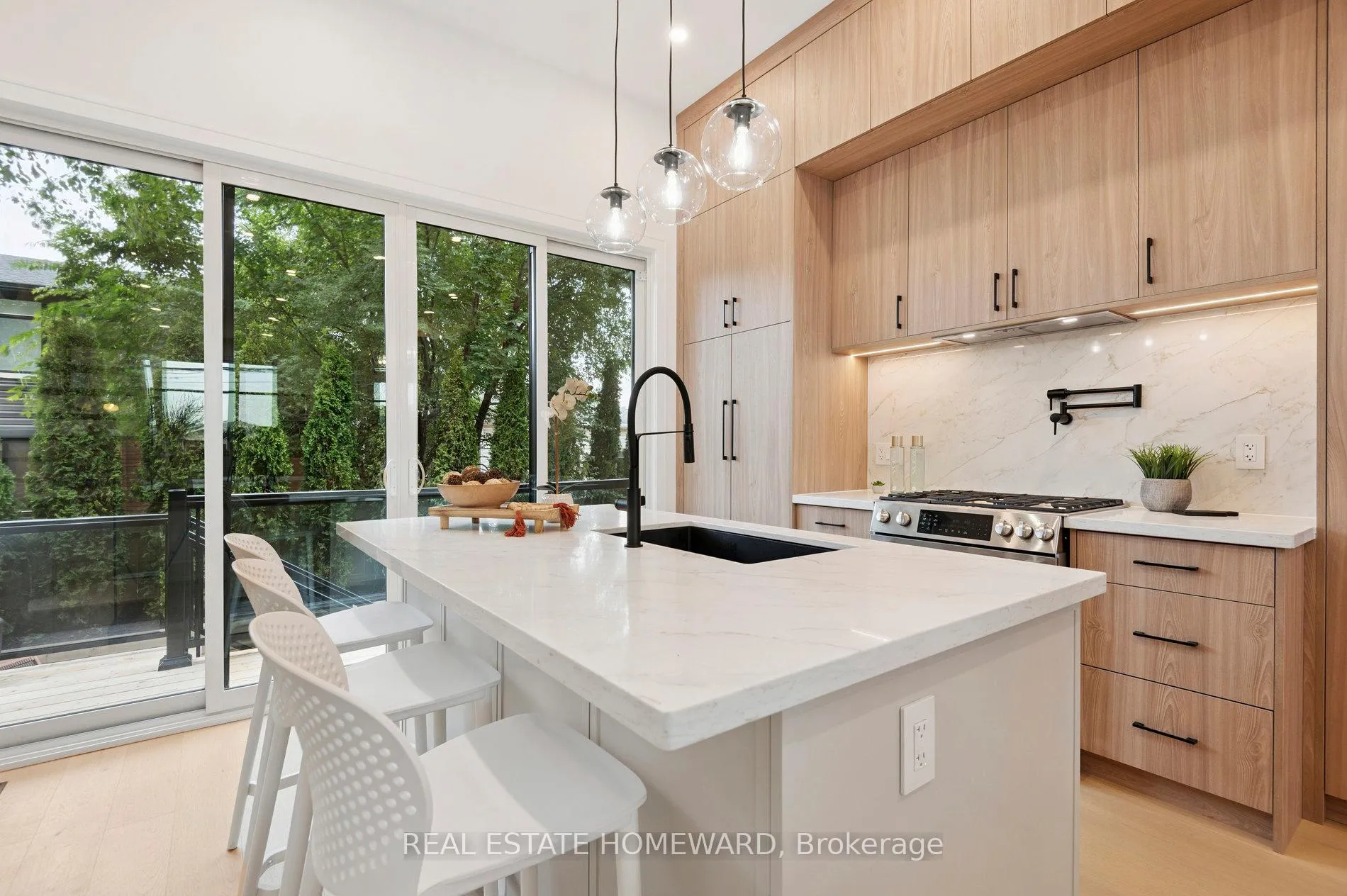 Photo 8 of 32 Westlake Crescent, Toronto, Woodbine-Lumsden — HOMEH