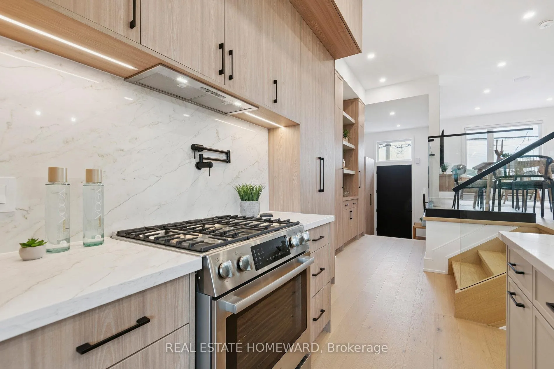 Photo 9 of 32 Westlake Crescent, Toronto, Woodbine-Lumsden — HOMEH