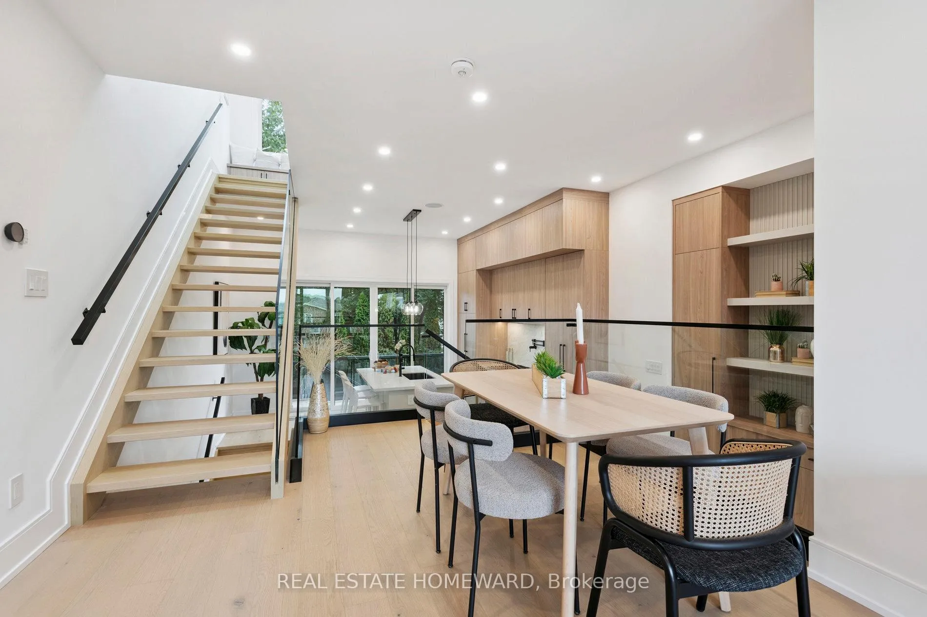 Photo 10 of 32 Westlake Crescent, Toronto, Woodbine-Lumsden — HOMEH