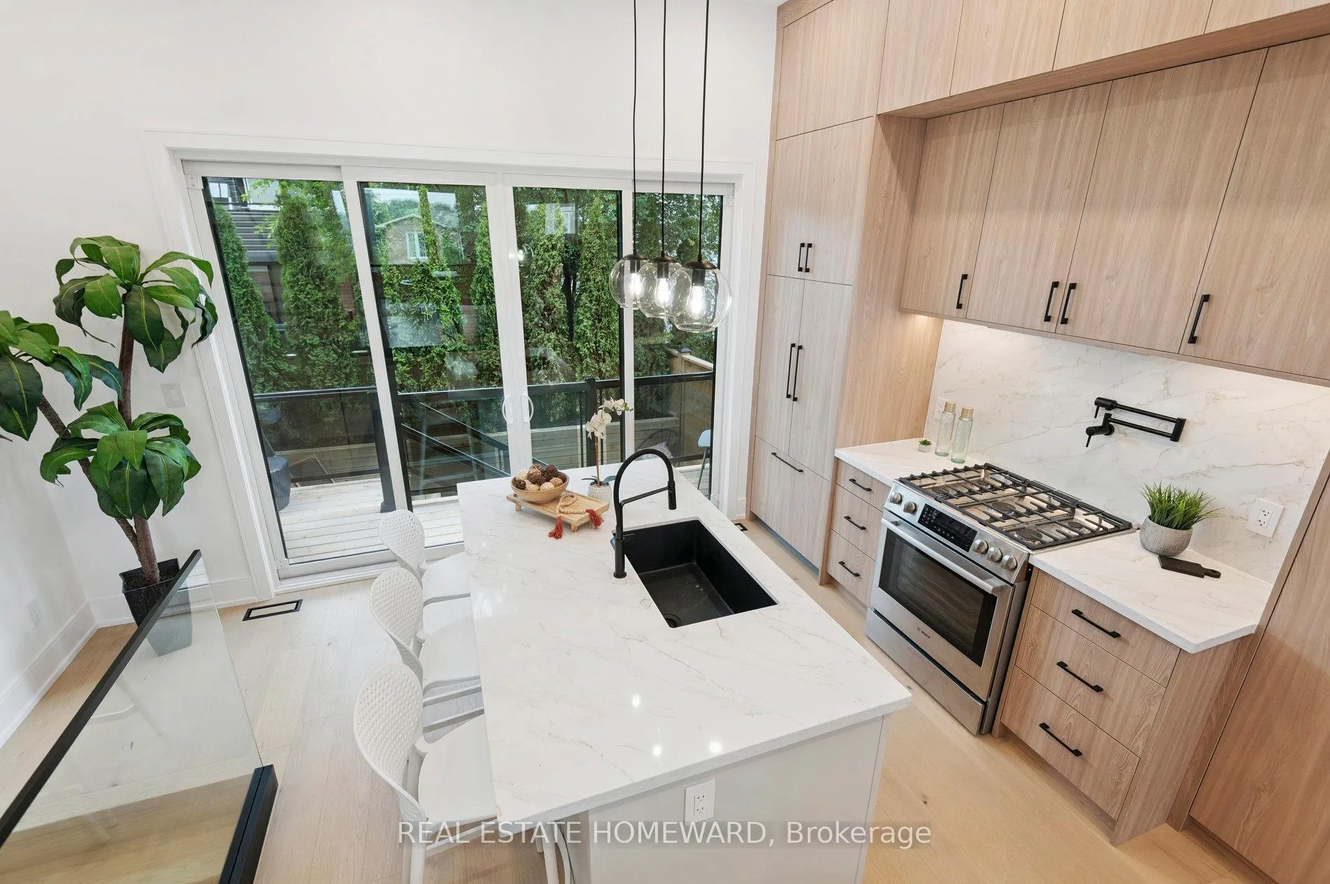 Photo 11 of 32 Westlake Crescent, Toronto, Woodbine-Lumsden — HOMEH