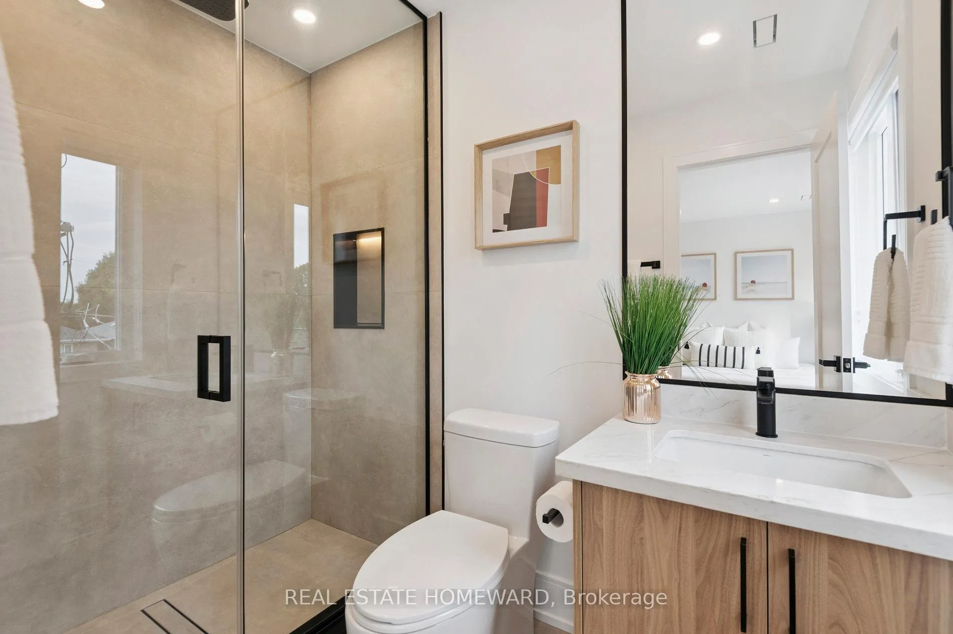 Photo 21 of 32 Westlake Crescent, Toronto, Woodbine-Lumsden — HOMEH