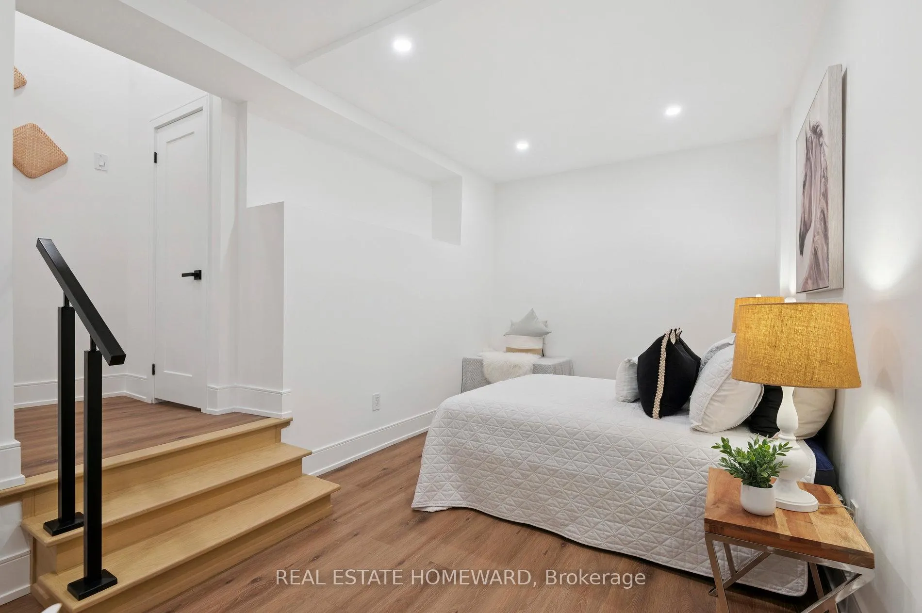 Photo 25 of 32 Westlake Crescent, Toronto, Woodbine-Lumsden — HOMEH
