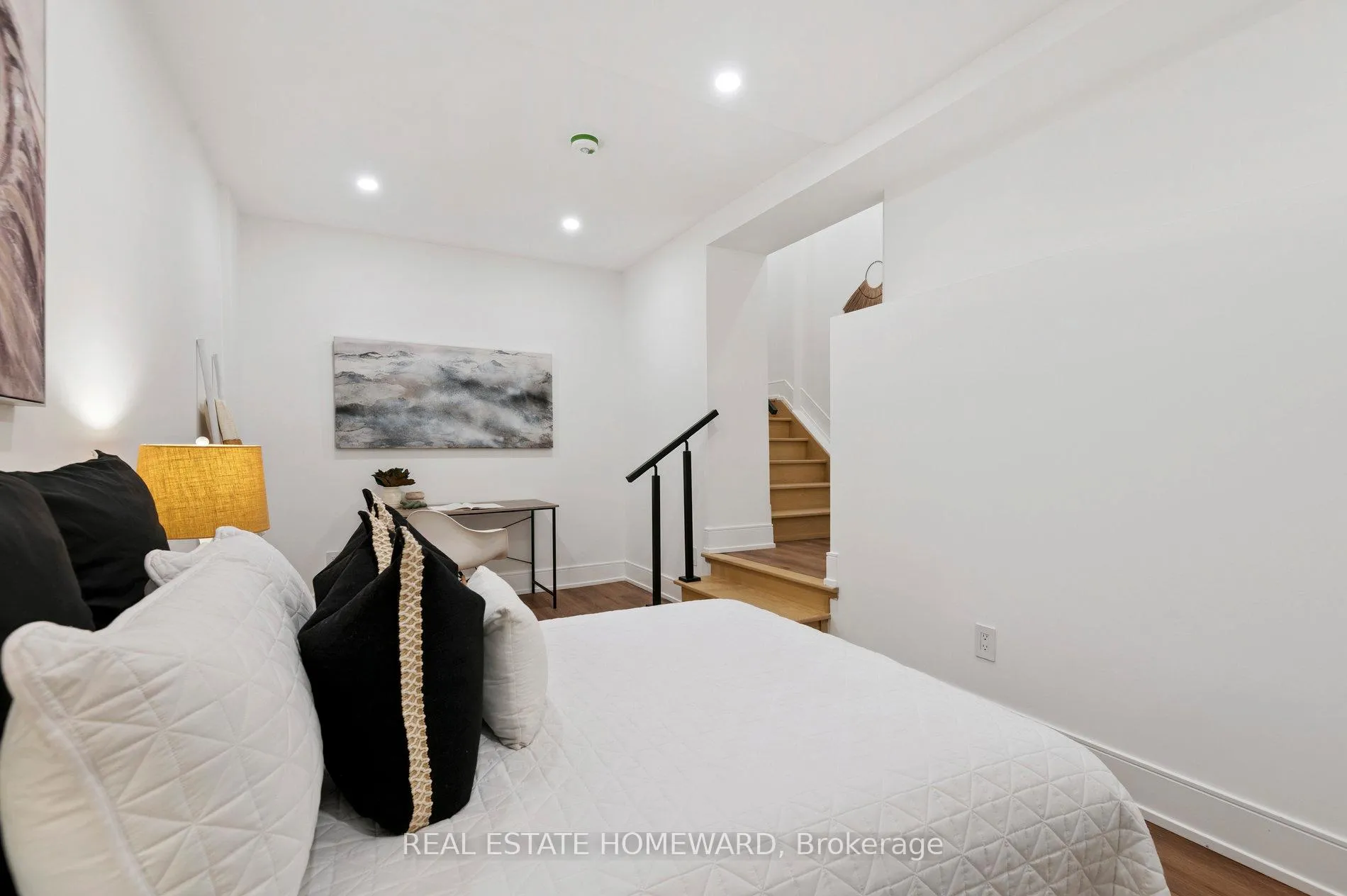 Photo 26 of 32 Westlake Crescent, Toronto, Woodbine-Lumsden — HOMEH