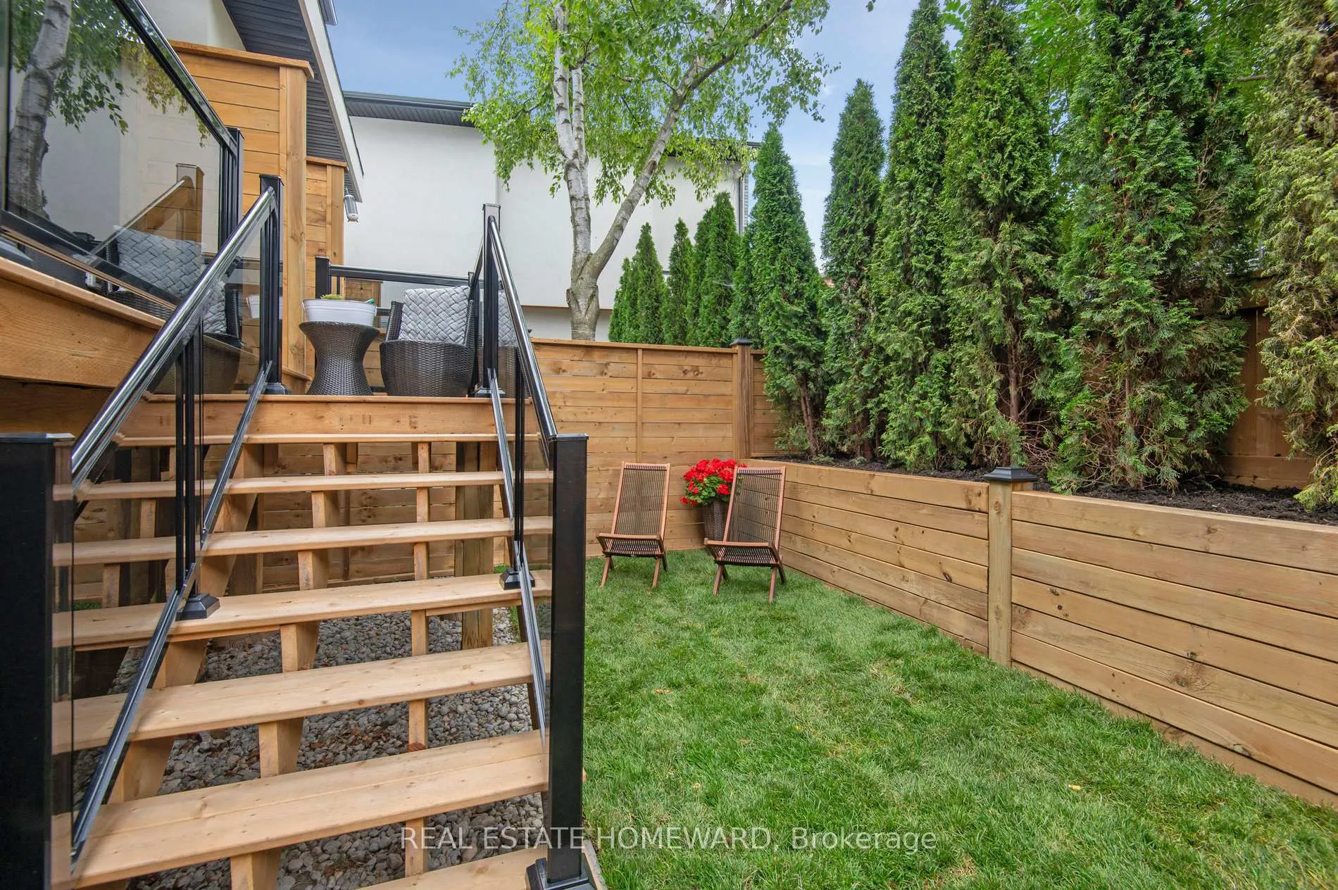 Photo 27 of 32 Westlake Crescent, Toronto, Woodbine-Lumsden — HOMEH