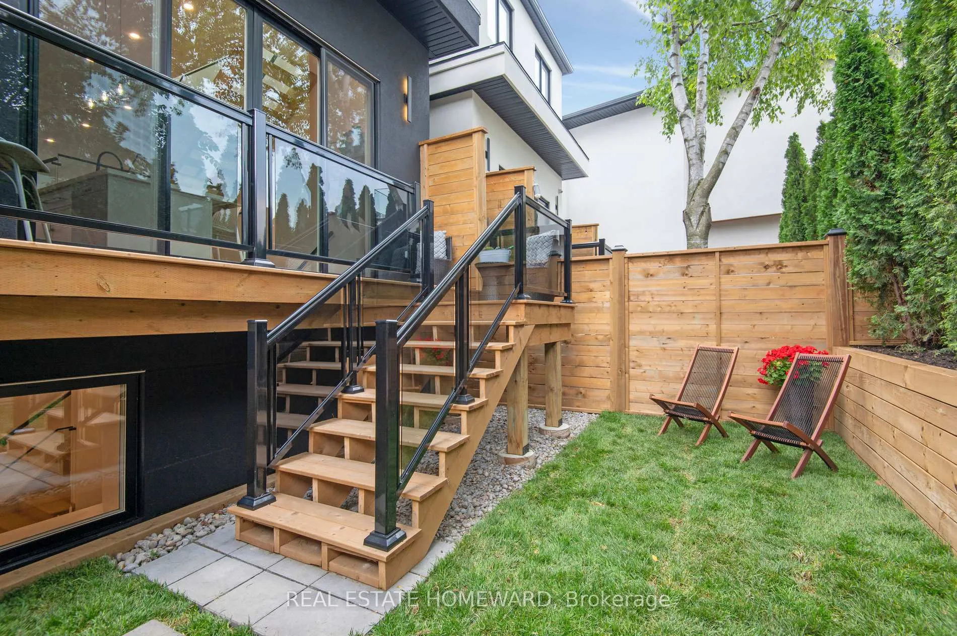 Photo 28 of 32 Westlake Crescent, Toronto, Woodbine-Lumsden — HOMEH