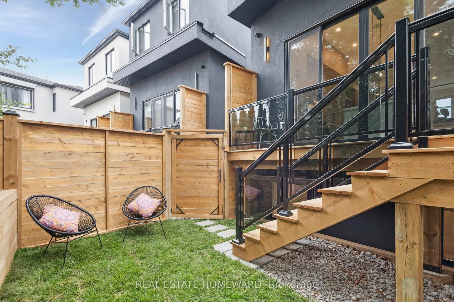 Photo 29 of 32 Westlake Crescent, Toronto, Woodbine-Lumsden — HOMEH