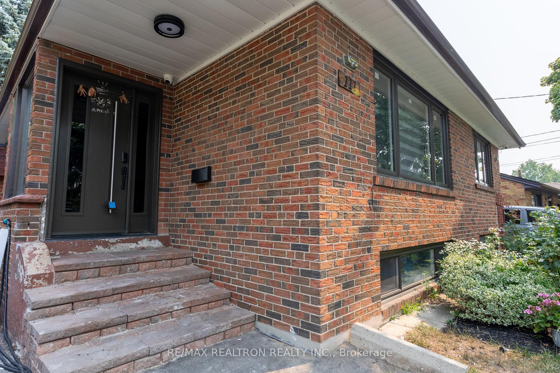 Photo 1 of Unit Upper Level, 111 Mossbank Drive, Scarborough, Woburn — HOMEH
