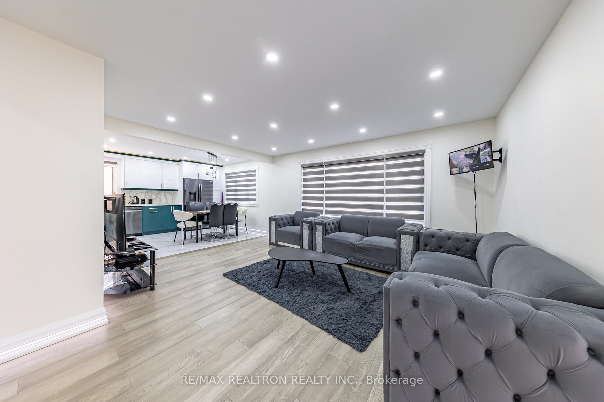 Photo 3 of Unit Upper Level, 111 Mossbank Drive, Scarborough, Woburn — HOMEH