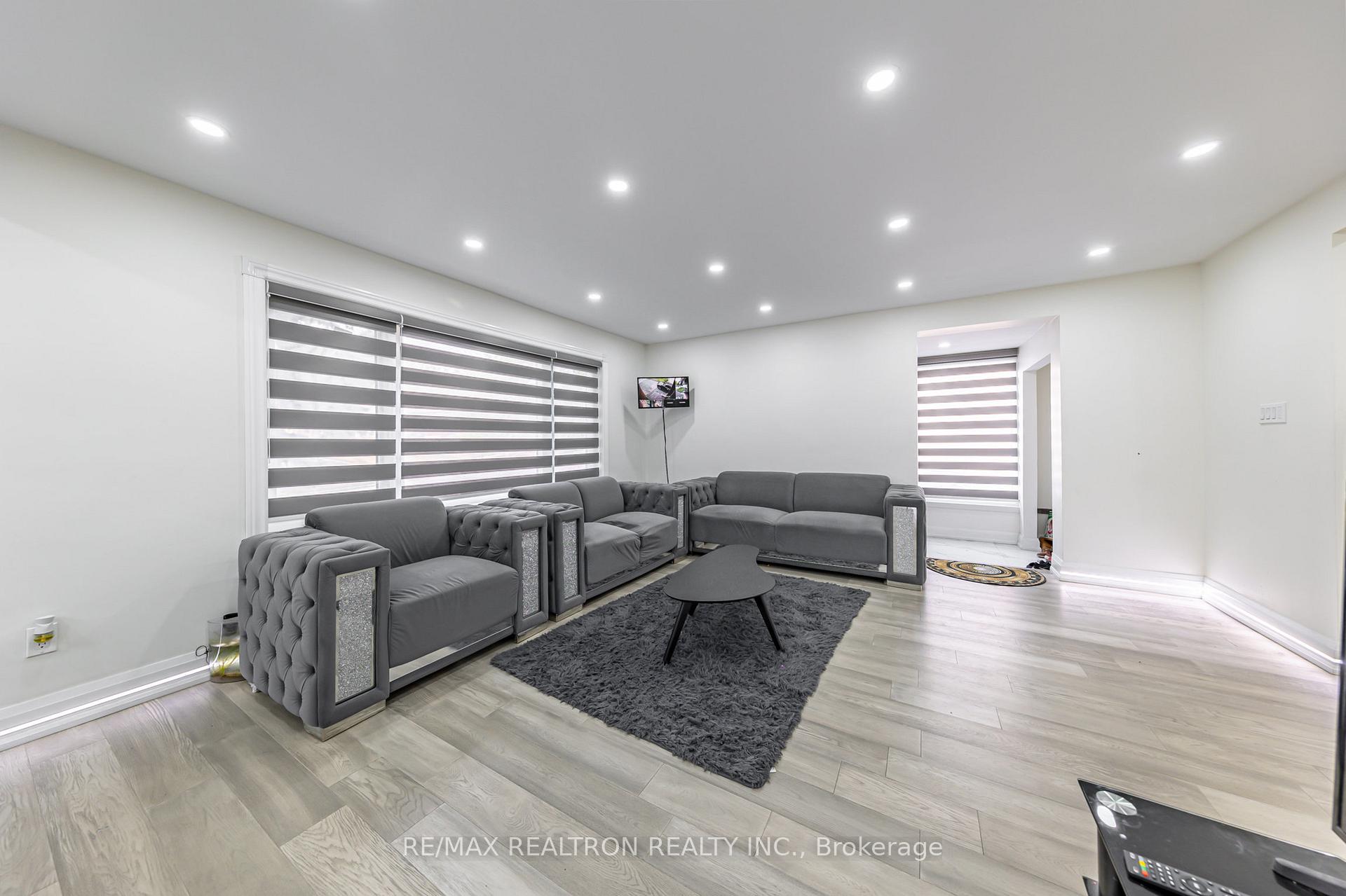 Photo 4 of Unit Upper Level, 111 Mossbank Drive, Scarborough, Woburn — HOMEH
