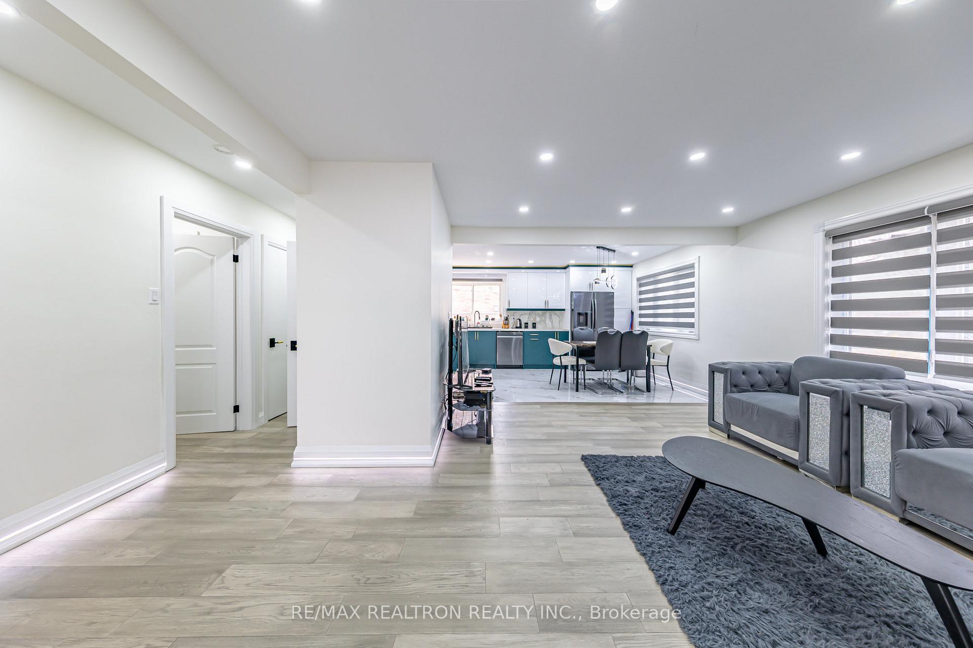 Photo 5 of Unit Upper Level, 111 Mossbank Drive, Scarborough, Woburn — HOMEH