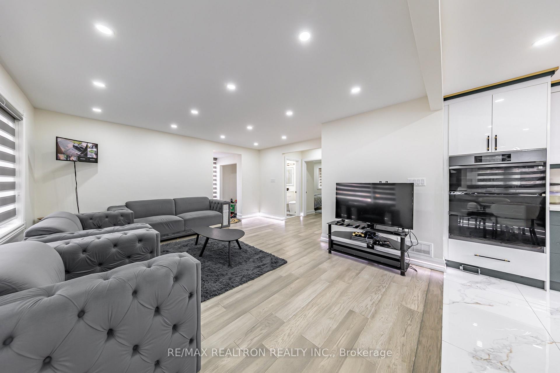 Photo 11 of Unit Upper Level, 111 Mossbank Drive, Scarborough, Woburn — HOMEH